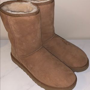 UGG CLASSIC II SHORT CHESTNUT NWOB SIZE 9